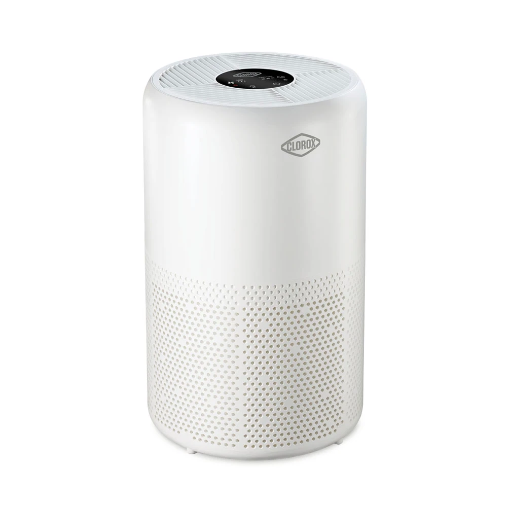 Purificador de aire cilíndrico blanco Clorox Large Room Turbo, modelo 11090, con panel de control negro en la parte superior.